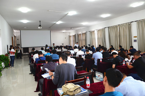 座談會(huì)現(xiàn)場_600.jpg